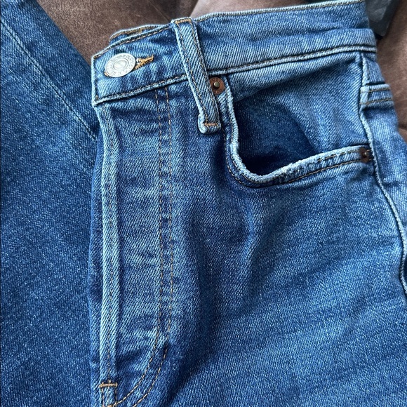 Re/Done High Rise Destroyed Jeans - Picture 4 of 14